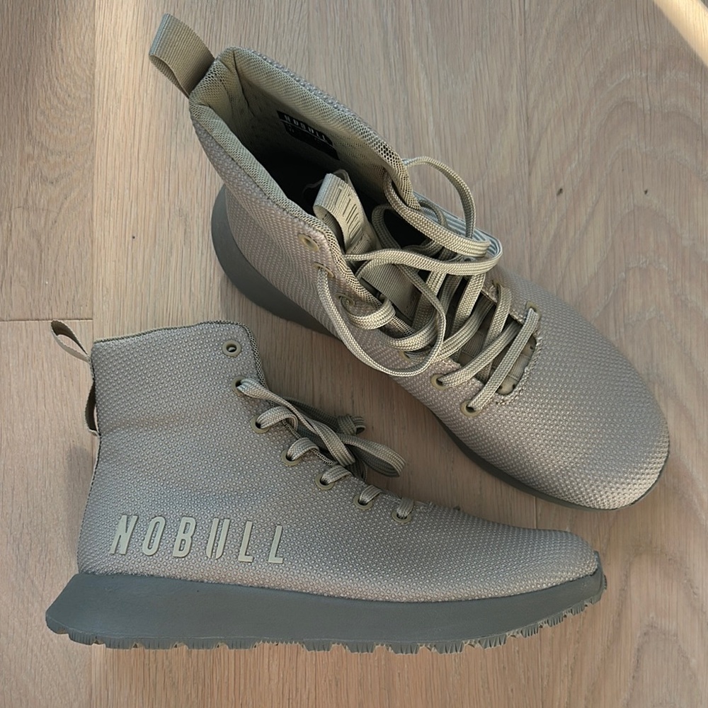 NOBULL superfabric Utility trainer Sand women’s 9 men’s 7.5